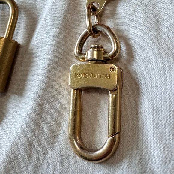LOUIS VUITTON Chain Extendor & Lock and Key - Picture 7 of 8